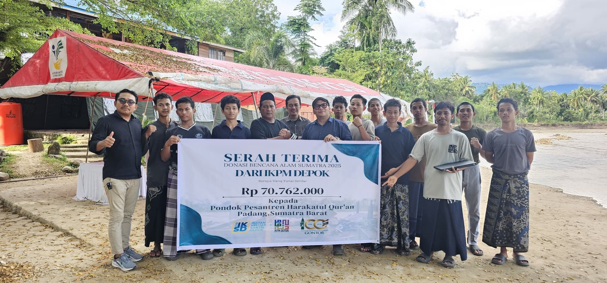 IKPM Gontor Cabang Depok Salurkan Bantuan untuk Pesantren Haraqatul Korban Banjir Bandang Padang